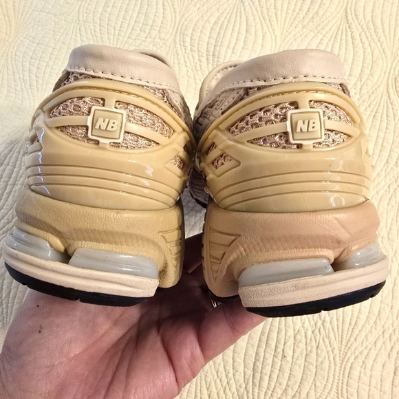 NIB New Balance 1906L Sneaker Loafer In Beige Ladies 7, Mens 5.5 - Picture 10 of 16